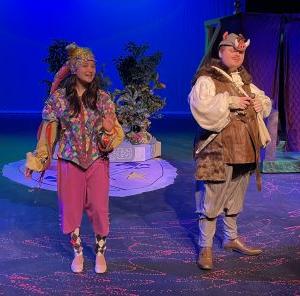 易胜博 Theater Performs "Lions in Illyria". Two students in costume